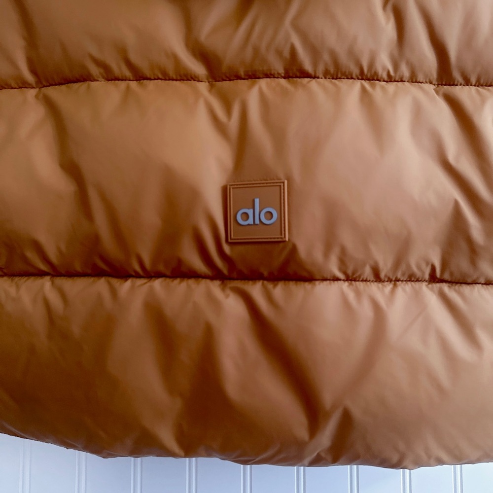 ALO Gold Rush Hooded Sleeveless Puffer Vest In Toffee NWT Size M - Picture 10 of 12